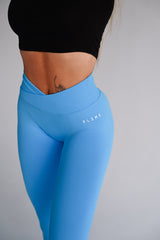 BEZŠVOVÉ LEGÍNY ELIME V-PUSH UP LIFT - SKY BLUE