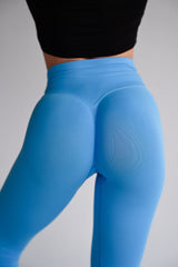 BEZŠVOVÉ LEGÍNY ELIME V-PUSH UP LIFT - SKY BLUE