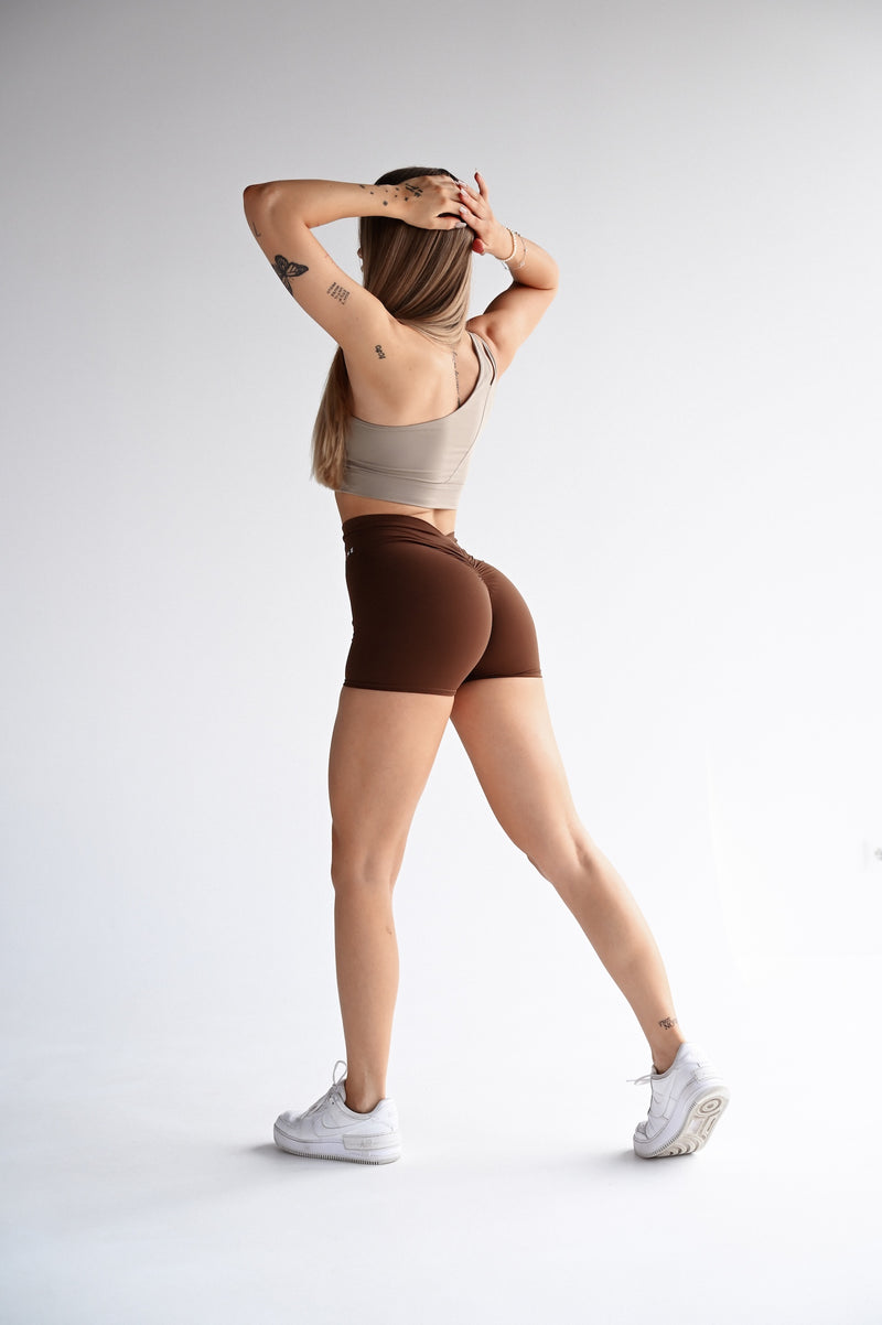 ŠORTKY ELIME MOMENTUM - V-SCRUNCH BROWN