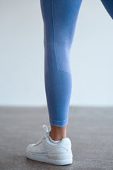 BEZŠVOVÉ LEGÍNY ELIME WASHED PUSH-UP - SCRUNCH SKY BLUE