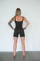 OVERAL RIBBED SHORT ELIME TMAVOSIVÝ
